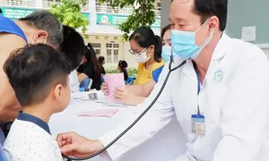 TP HCM khởi động chiến dịch tiêm vaccine sởi tại trường học