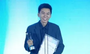 Khoai Lang Thang xúc động khi nhận cú đúp Vietnam iContent Awards 2024