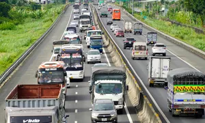 Những ôtô tải độ xe là 'con bệnh' rùa bò của giao thông Việt Những ôtô tải độ xe là 'con bệnh' rùa bò của giao thông Việt