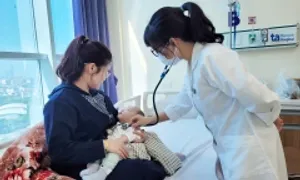 Bé trai suy hô hấp do nhiễm virus hợp bào