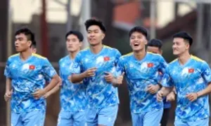 U22 Việt Nam tập nhẹ sau khi đến Thái Lan